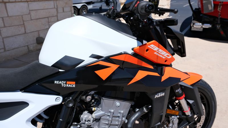 NEW 2027 KTM 990 DUKE Image 10