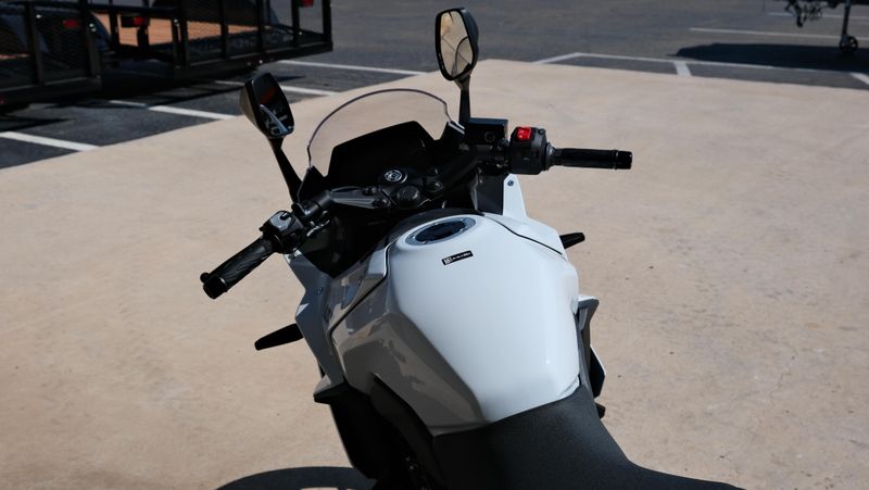 NEW 2026 SUZUKI GSX-8R Image 12