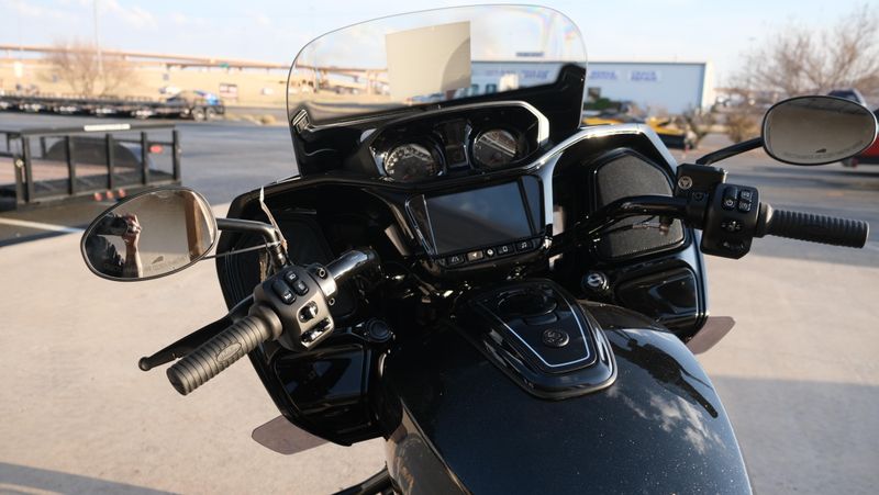 NEW 2026 INDIAN MOTORCYCLE CHALLENGER DARK HORSE WITH 112 AND AUDIO PACKAGE Image 16