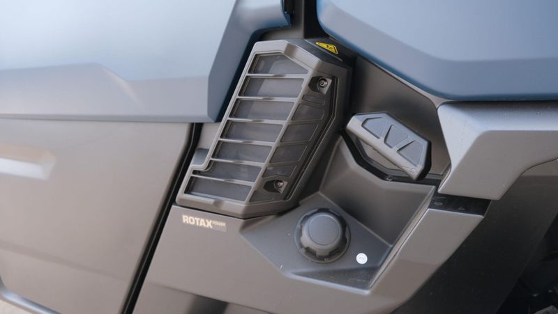 NEW 2026 CAN-AM DEFENDER MAX LIMITED CAB HD11 Image 7