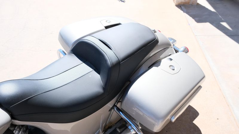 USED 2022 INDIAN MOTORCYCLE CHIEFTAIN LIMITED SILVER QUARTZ MTLC 49ST Image 9
