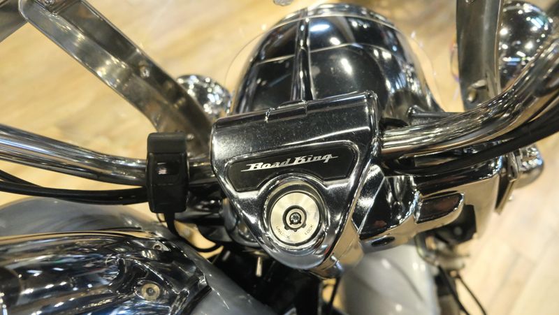 USED 2019 HARLEY ROAD KING BASE Image 16