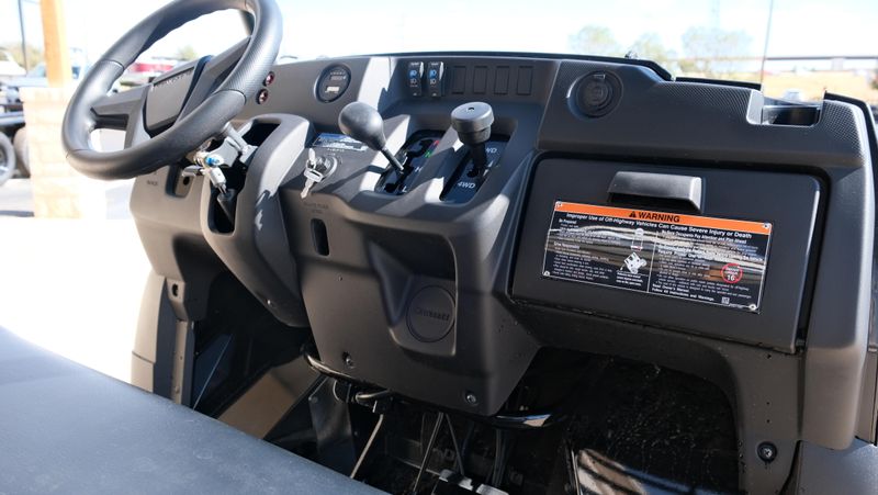 NEW 2026 KAWASAKI MULE SX 4X4 XC LE  in a METALLIC ONYX BLACK exterior color. Family PowerSports (877) 886-1997 familypowersports.com 