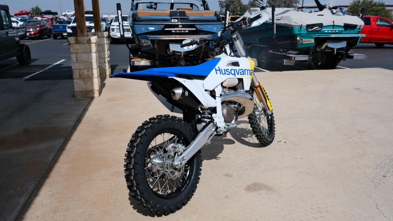NEW 2027 HUSQVARNA TX 300 HERITAGE BT Image 3