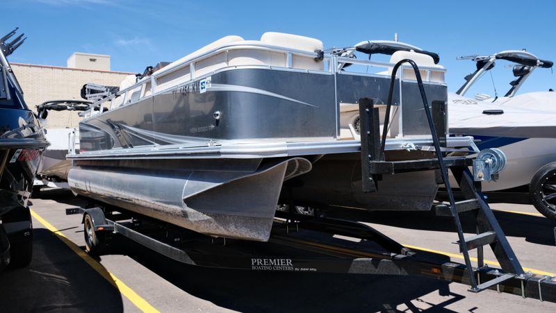 USED 2022 AVALON 20 VENTURE REAR FISH CARINA Image 2