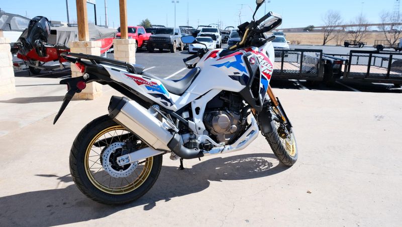 NEW 2025 HONDA AFRICA TWIN ADVENTURE SPORTS ES DCT Image 3