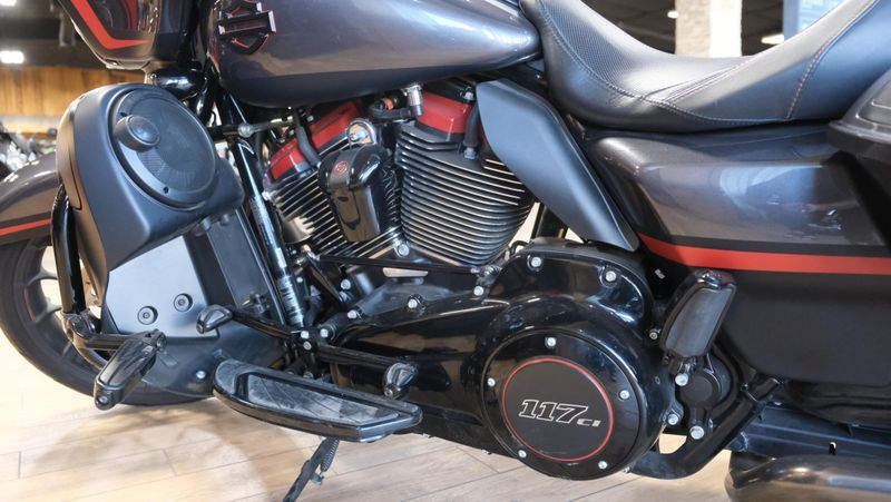 USED 2018 HARLEY STREET GLIDE CVO STREET GLIDE Image 7