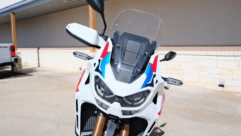 NEW 2025 HONDA AFRICA TWIN ADVENTURE SPORTS ES DCT Image 9