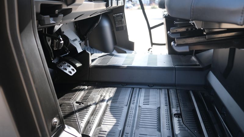 NEW 2026 CAN-AM DEFENDER MAX XT HD11 WITH 1025 INCH TOUCHSCREEN Image 24