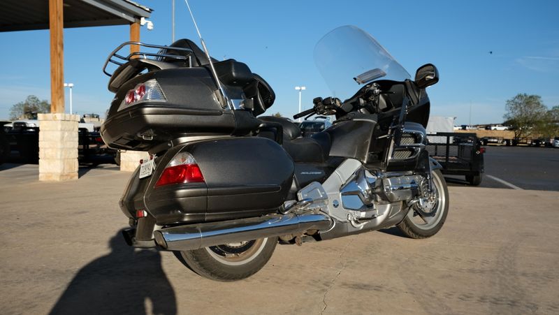 USED 2010 HONDA GOLD WING WITH AUDIO  COMFORT Image 3