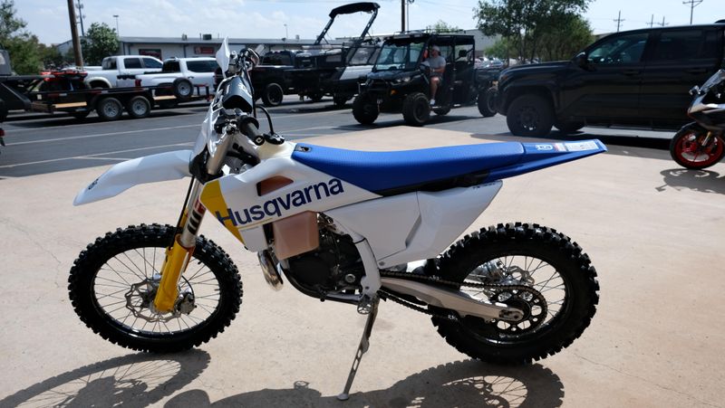 NEW 2027 HUSQVARNA TX 300 HERITAGE BT Image 6