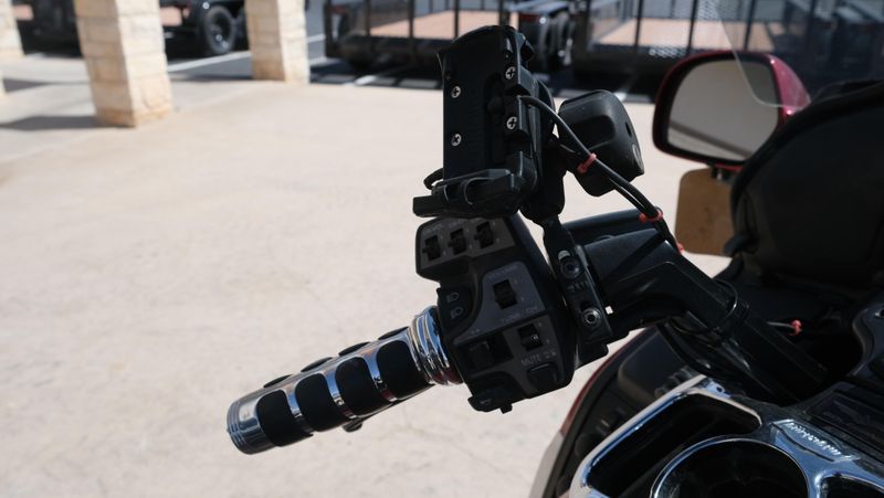 USED 2012 HONDA GOLD WING AUDIO COMFORT Image 13