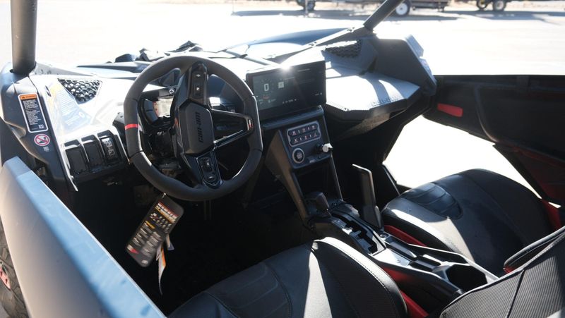 NEW 2026 CAN-AM MAVERICK X3 MAX X DS TURBO RR SMARTSHOX WITH 1025 INCH TOUCHSCREEN Image 13