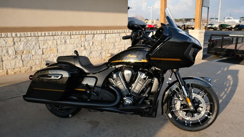 NEW 2026 INDIAN MOTORCYCLE CHALLENGER DARK HORSE WITH 112 AND AUDIO PACKAGE Image 2