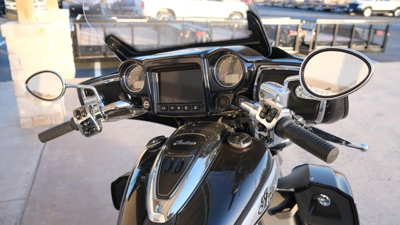 USED 2024 INDIAN MOTORCYCLE ROADMASTER LTD BLACK AZURE CRYSTAL 49ST LIMITED Image 15