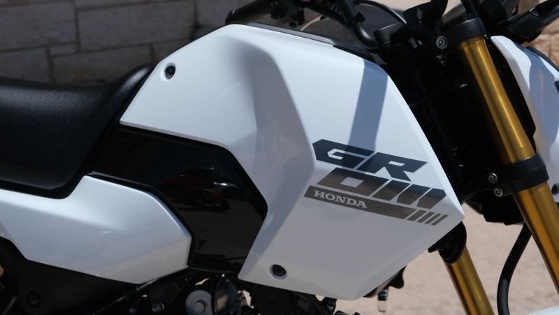 2025 Honda GROM ABS PEARL WHITEImage 3