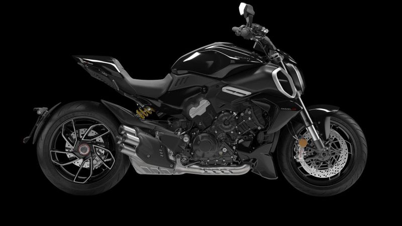 2024 Ducati DIAVEL V4 Image 1