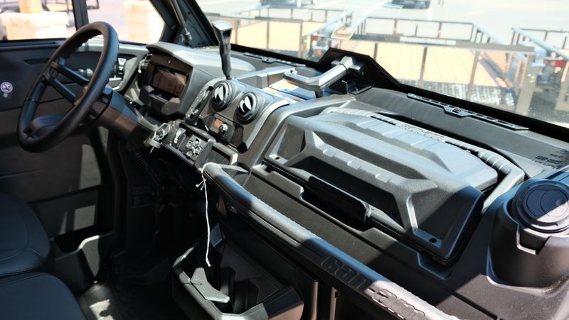 NEW 2025 CAN-AM DEFENDER PRO LIMITED CAB HD10 Image 18