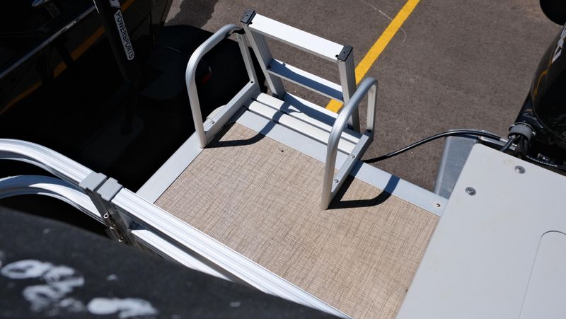 USED 2022 AVALON 20 VENTURE REAR FISH CARINA Image 15