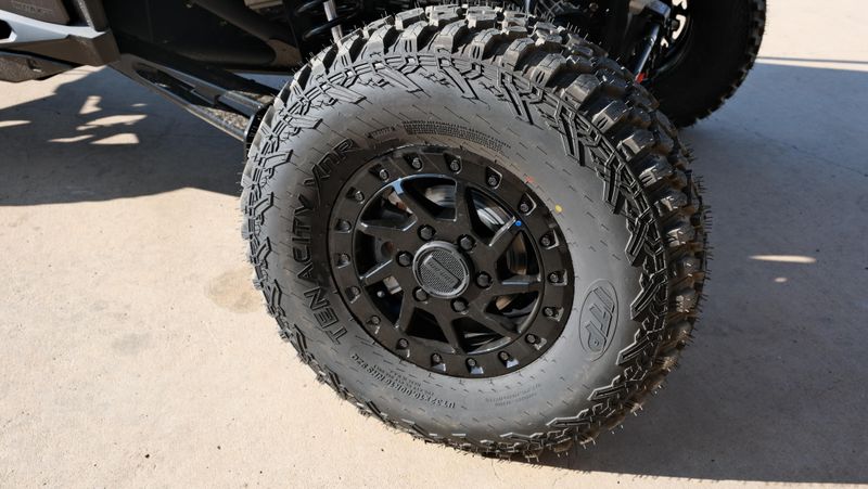 NEW 2026 CAN-AM MAVERICK R X RS WITH SMARTSHOX 999T DCT Image 16