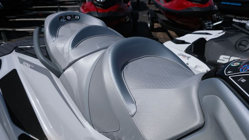 2024 SEADOO GTX LIMITED 300 WITH SOUND SYSTEM IDF WHITE PEARL Image 3