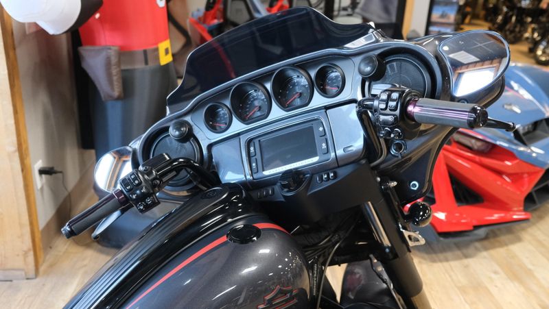 USED 2018 HARLEY STREET GLIDE CVO STREET GLIDE Image 14