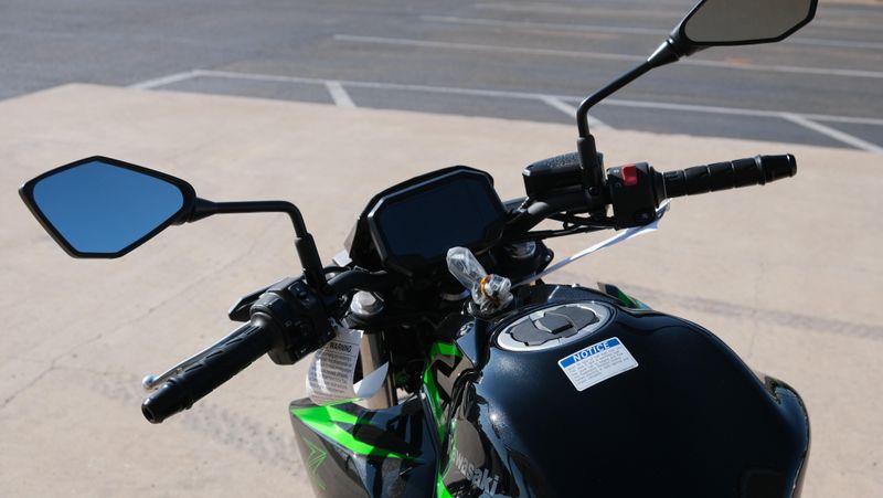 NEW 2025 KAWASAKI Z650 ABS Image 10