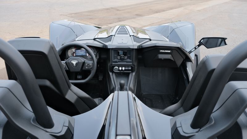 2024 Polaris SLINGSHOT S WITH TECHNOLOGY PACKAGE MANUALImage 11