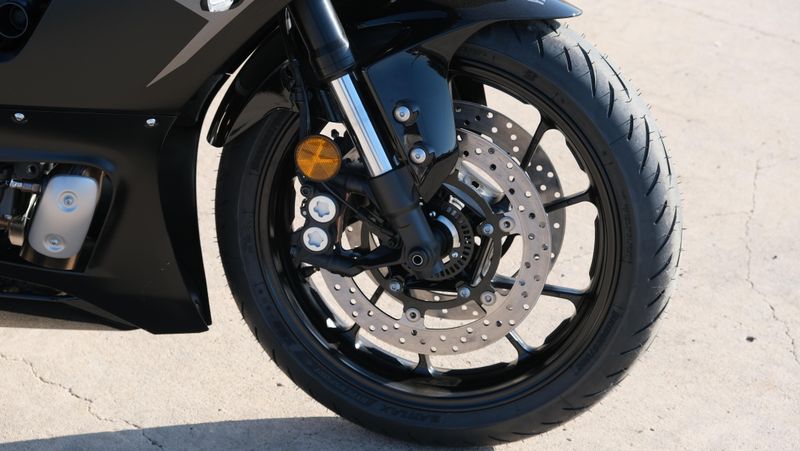 NEW 2025 YAMAHA YZFR7 Image 9