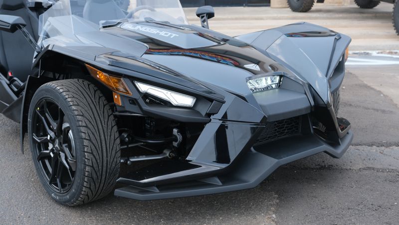 2024 Polaris SLINGSHOT S WITH TECHNOLOGY PACKAGE MANUAL Image 2