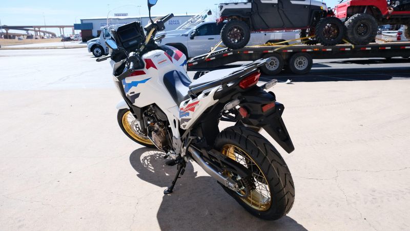 NEW 2025 HONDA AFRICA TWIN ADVENTURE SPORTS ES DCT Image 5