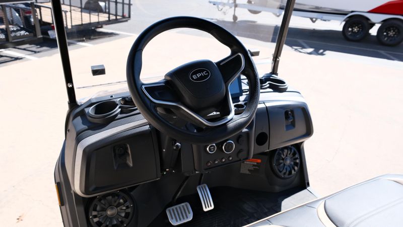 USED 2025 EPIC E40 FX Image 12