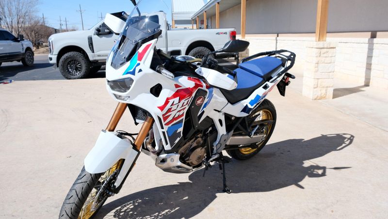 NEW 2025 HONDA AFRICA TWIN ADVENTURE SPORTS ES DCT Image 7