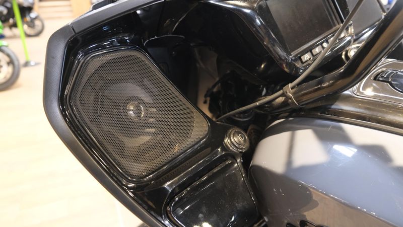 USED 2023 INDIAN MOTORCYCLE PURSUIT DARK HORSE PREM STEALTH GRAY Image 9