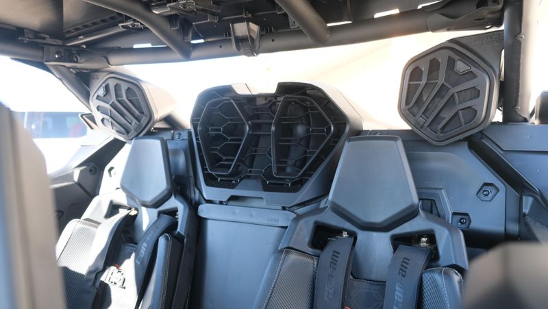 NEW 2026 CAN-AM MAVERICK R MAX X RC 999T DCT Image 21