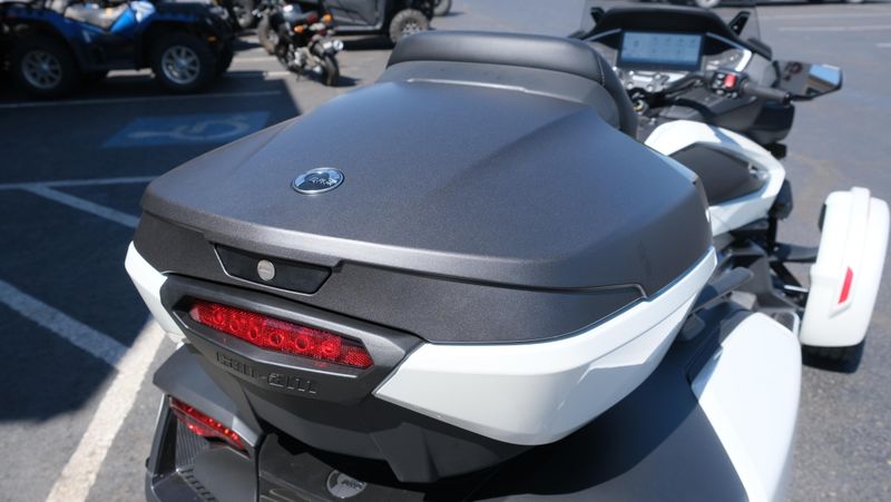 NEW 2026 CAN-AM SPYDER RT LIMITED Image 16