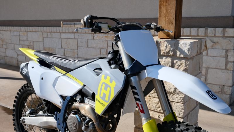 USED 2023 HUSQVARNA FC 250 Image 3