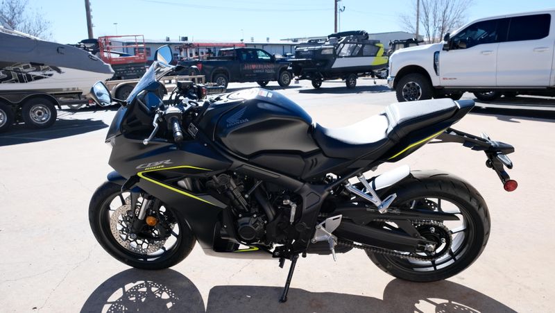 NEW 2026 HONDA CBR650R Image 6