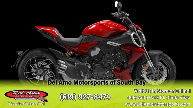 2024 Ducati DIAVEL V4  in a RED exterior color. Del Amo Motorsports of South Bay (619) 547-1937 delamomotorsports.com 