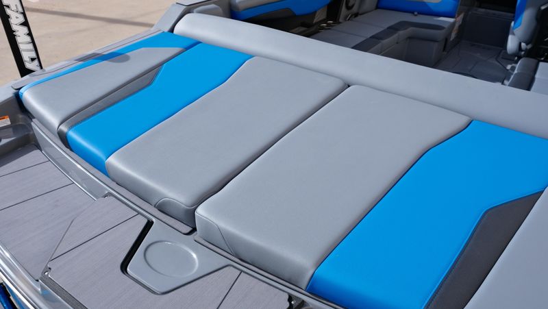 NEW 2026 AXIS T235 Image 18