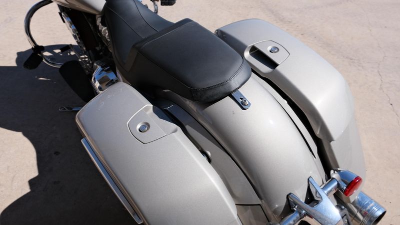 USED 2022 INDIAN MOTORCYCLE CHIEFTAIN LIMITED SILVER QUARTZ MTLC 49ST Image 11