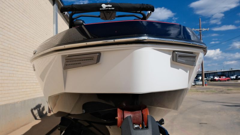 2025 MALIBU WAKESETTER 25 LSV  in a RED-BLACK-WHITE exterior color. Family PowerSports (877) 886-1997 familypowersports.com 