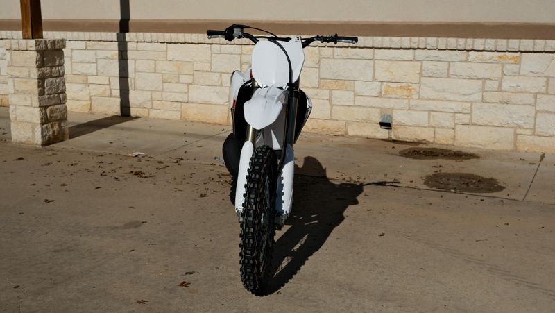 NEW 2026 YAMAHA YZ250 70TH ANNIVERSARY EDITION Image 8