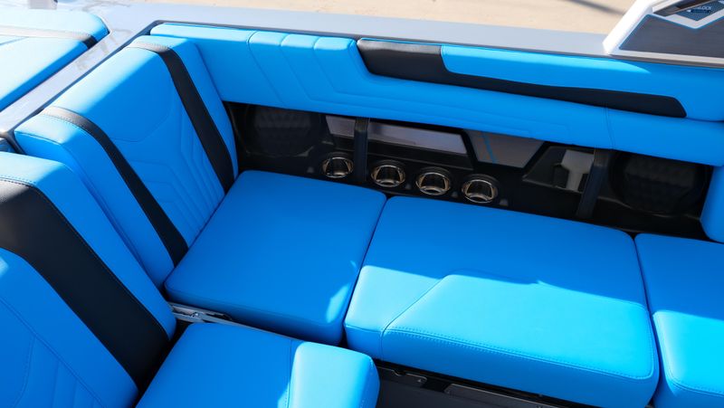 NEW 2026 MALIBU 25 LSV Image 14