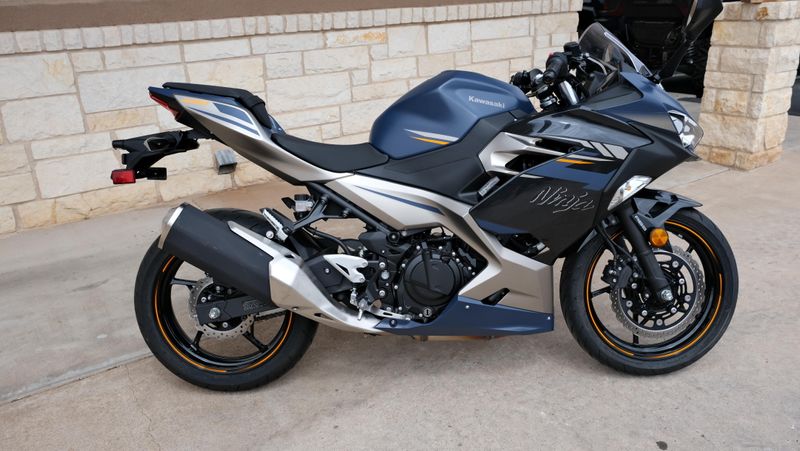 USED 2023 KAWASAKI NINJA 400 ABS Image 2