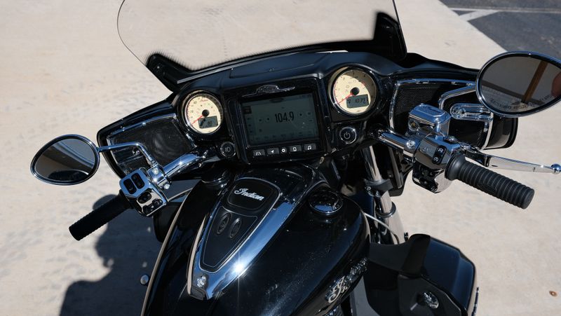 2020 INDIAN MOTORCYCLE ROADMASTER THUNDER BLACK PEARL 49STImage 12
