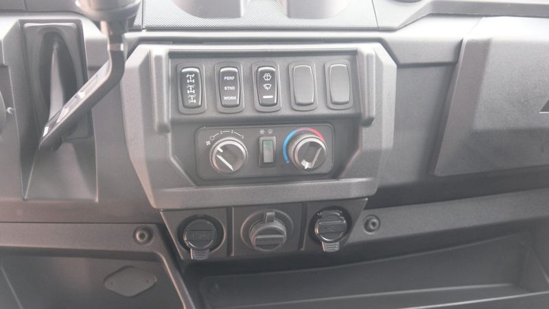 NEW 2027 POLARIS RANGER CREW XP 1000 CAB Image 15