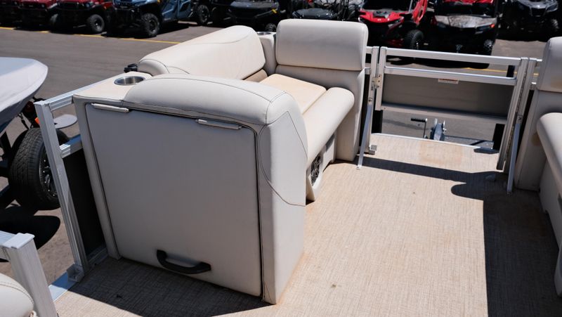 USED 2022 AVALON 20 VENTURE REAR FISH CARINA Image 10