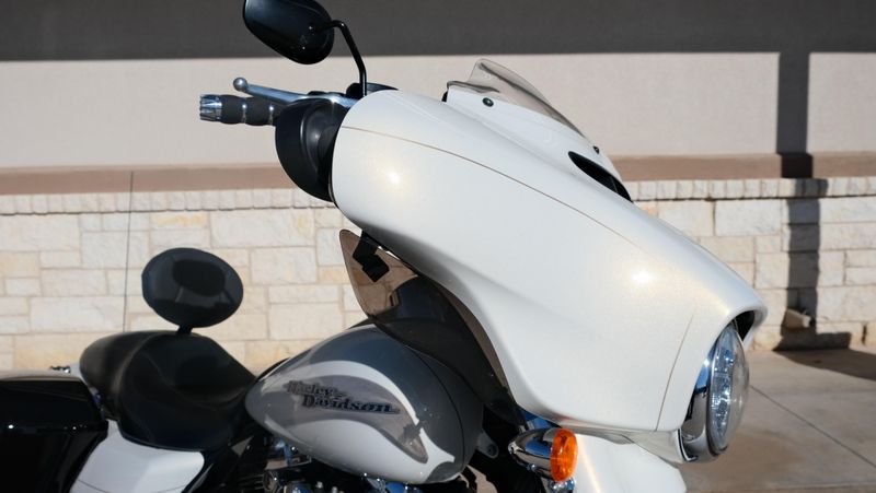 USED 2014 HARLEY STREET GLIDE SPECIAL Image 19