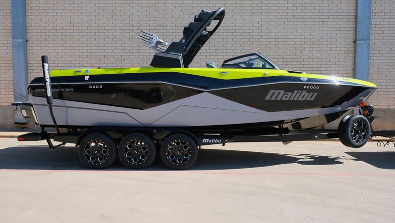 2023 MALIBU 25 LSV  in a EBONY exterior color. Family PowerSports (877) 886-1997 familypowersports.com 